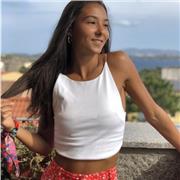 Diplomata al Liceo Linguistico e studiato e lavorato per più d un anno negli Stati Uniti, insegno inglese ad adulti e bambini